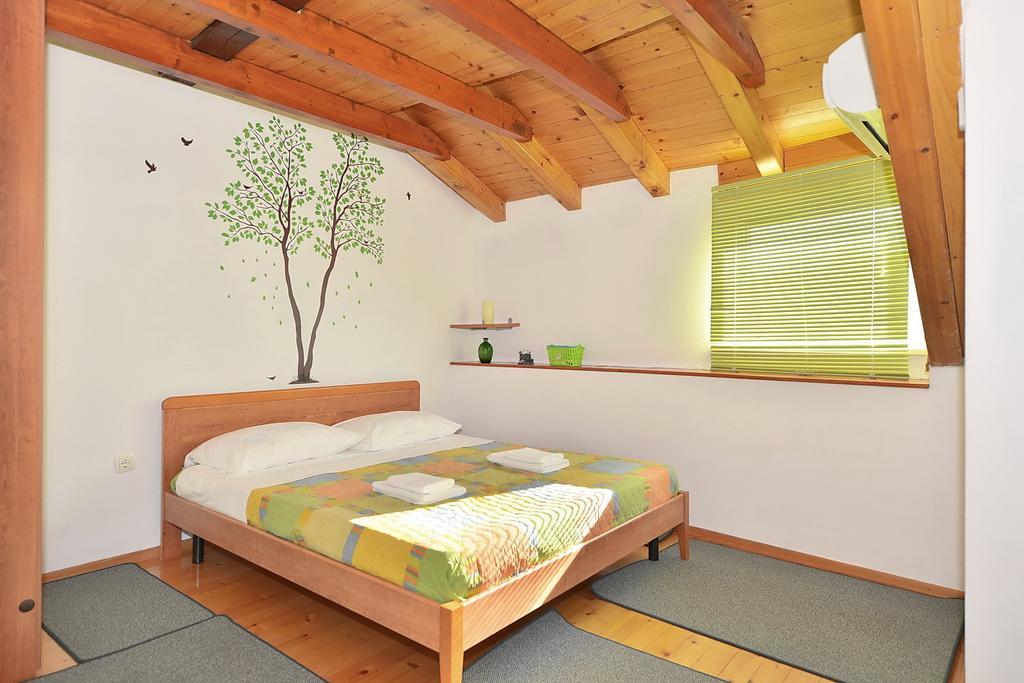 Apartments Mirabella أوميس الغرفة الصورة